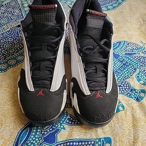 Jordan Men's Black and White Sneakers